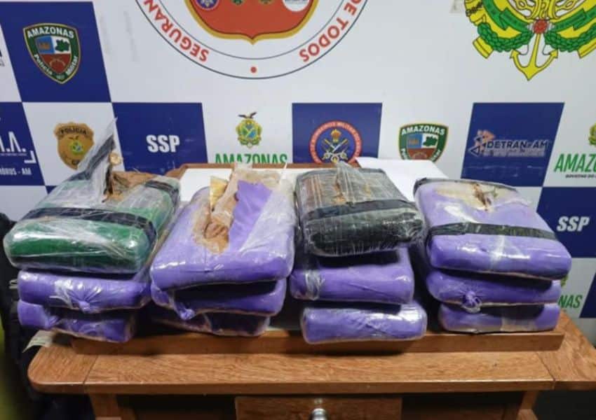 Mais de 14 quilos de drogas são encontradas escondidas em embarcação