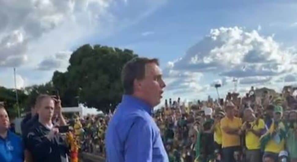 Bolsonaro quebra o silêncio: 'me responsabilizo pelos meus erros', diz presidente