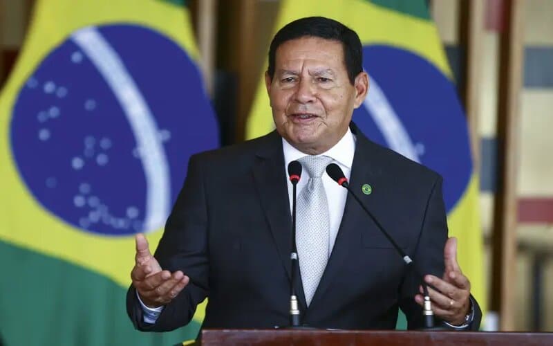 PEC dos Militares: Mourão junta oposição para frear mudanças em candidaturas