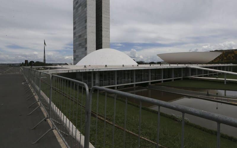 Congresso promulga reajustes para parlamentar, ministro e presidente