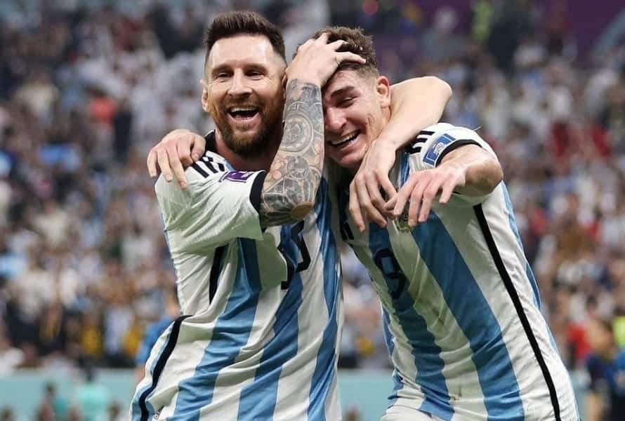 Argentina derrota Croácia por 3 a 0 e se classifica para final da Copa do Mundo