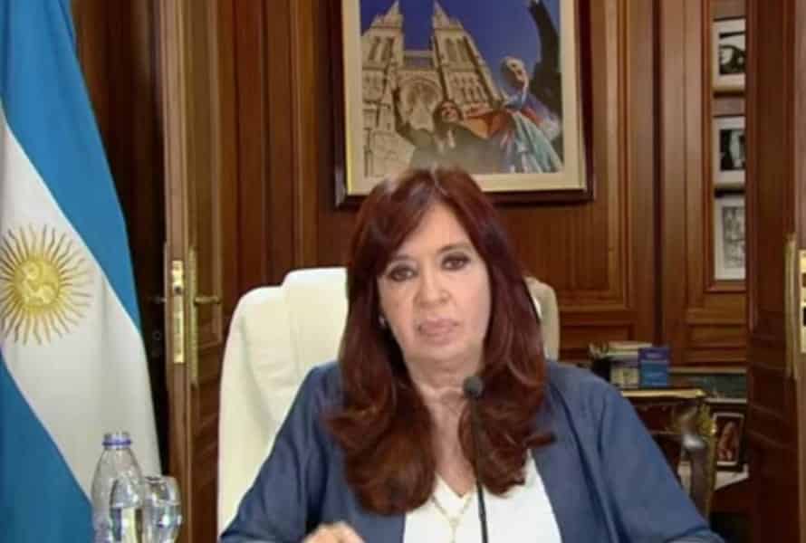Cristina Kirchner é condenada a 6 anos de prisão por corrução