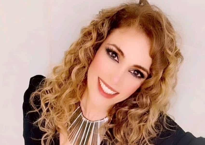 Cantora passa mal, para em acostamento e morre atingida por outro carro