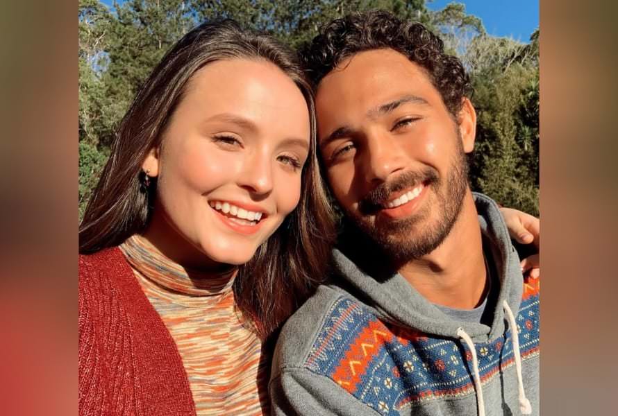 Larissa Manoela anuncia noivado com André Luiz Frambach