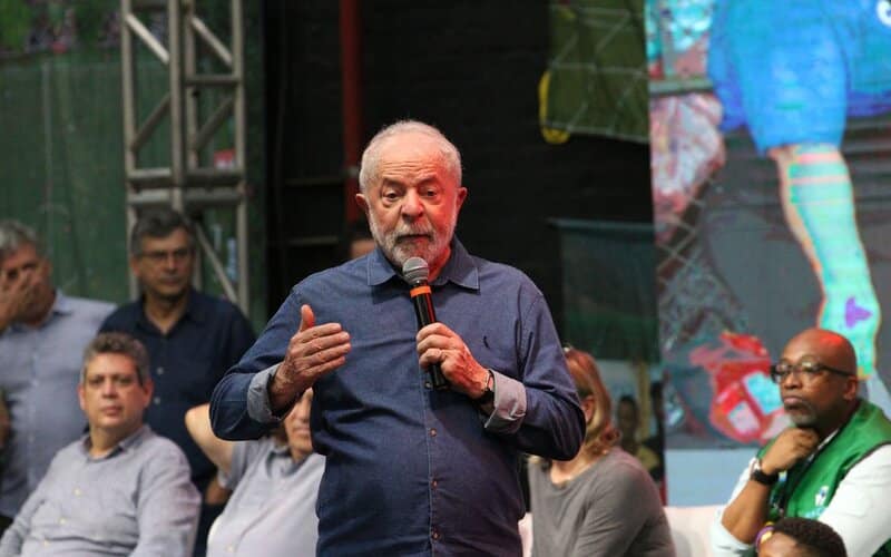 Lula marca presença em evento com catadores de material reciclável em São Paulo