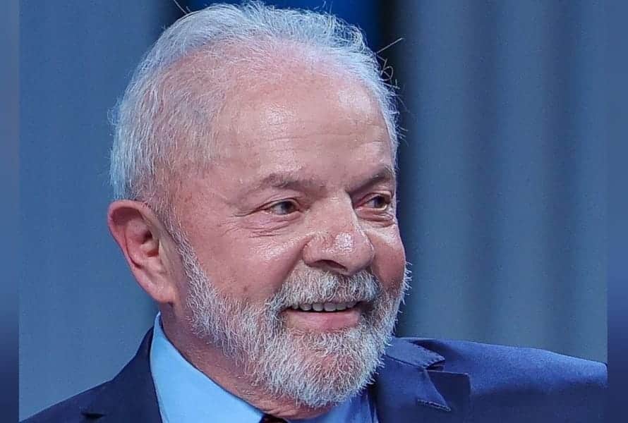 Lula deseja ‘feliz Natal’ à população e cita fome e desemprego