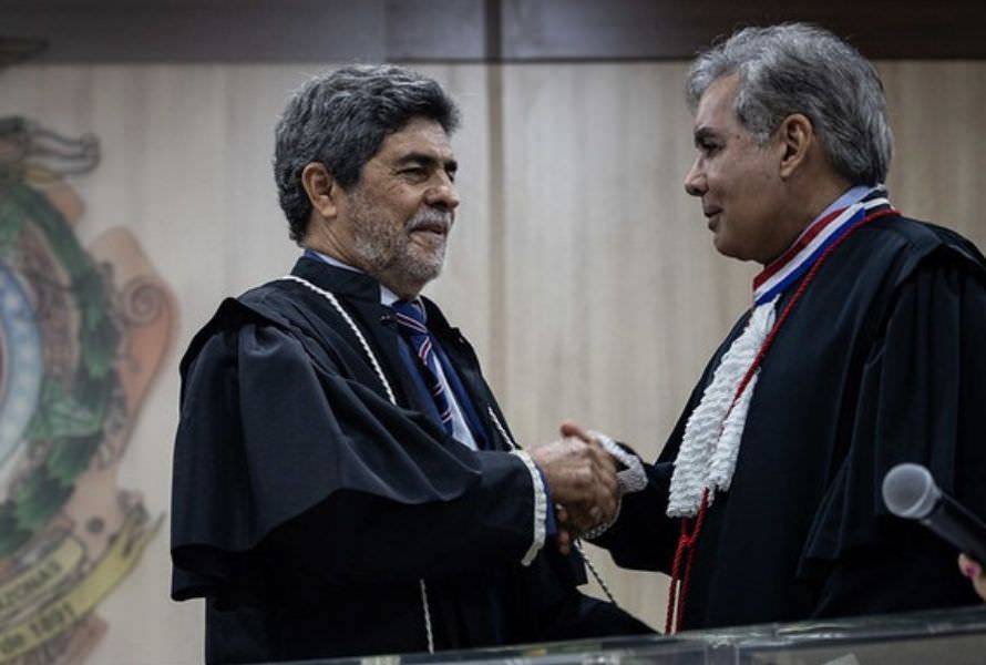TJAM empossa novo desembargador Henrique Veiga Lima