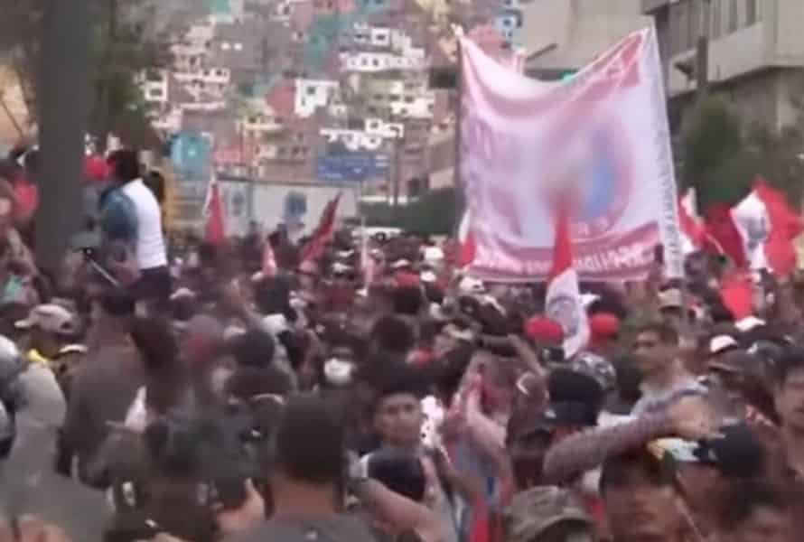 Peru declara estado de emergência devido a protestos políticos
