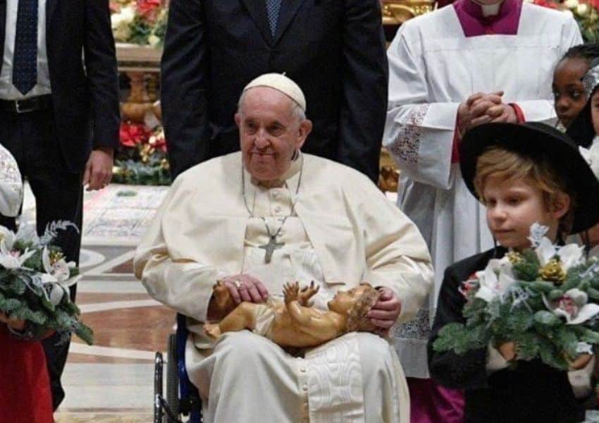 Em celebração da Missa do Galo, Papa Francisco critica ‘a ganância e a fome de poder’
