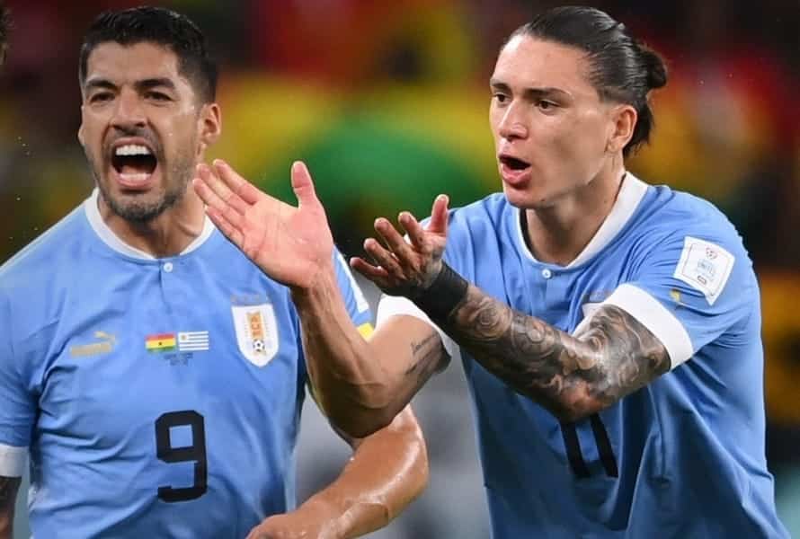 Uruguai vence Gana por 2 a 0 mas é eliminada da Copa na fase de grupos