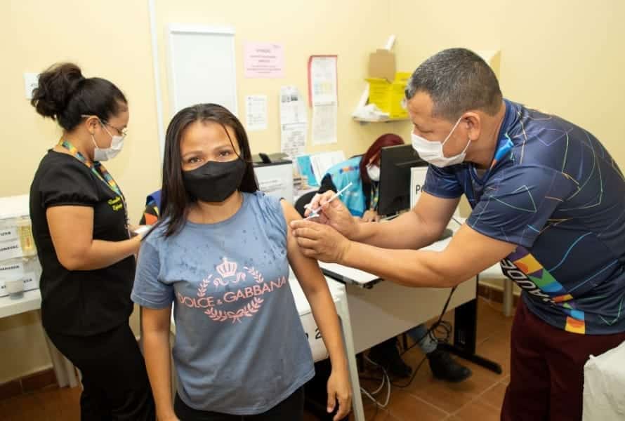 Manaus disponibiliza dez pontos de vacinação contra a Covid-19 neste sábado