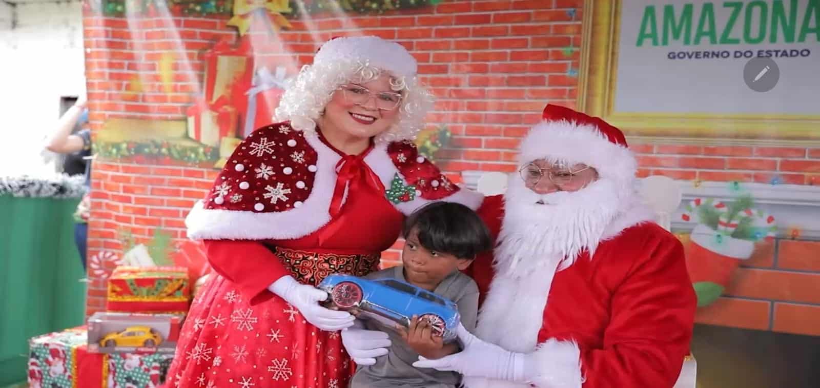 Moradores do bairro Colônia Terra Nova recebem ‘Natal Itinerante’