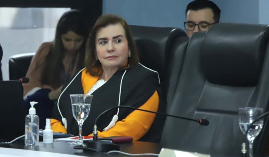 Conselheira do TCE-AM suspende contratação de R$17,2 milhões da Seduc por indícios de irregularidades