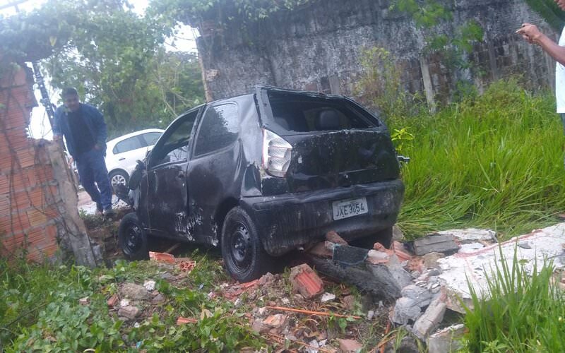 Casal fica ferido após acidente na zona oeste de Manaus; veja vídeo