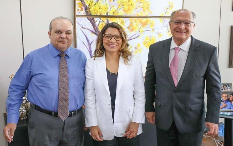 Apoiador de Bolsonaro, Ibaneis recebe Janja e Alckmin para ajustes da posse de Lula