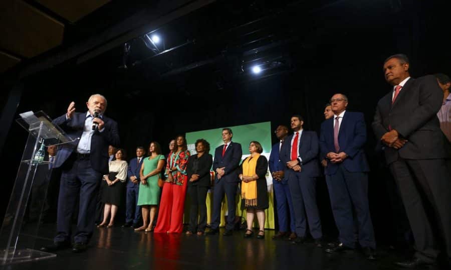 Lula anuncia mais 16 ministros da futura gestão; veja a lista completa