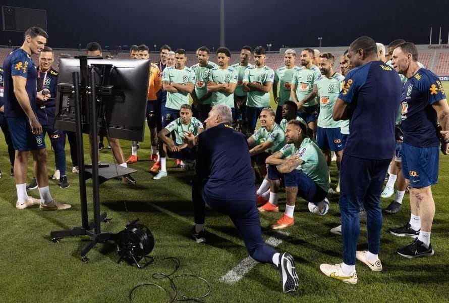 Seleção desembarca no Brasil após eliminação na Copa do Mundo