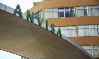 Anvisa derruba obrigatoriedade de máscaras em aviões