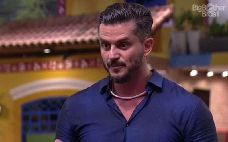 Ex-BBB Marcos Harter sugere que vândalos de Brasília invadam a  Rede Globo: 'Já pensaram?'