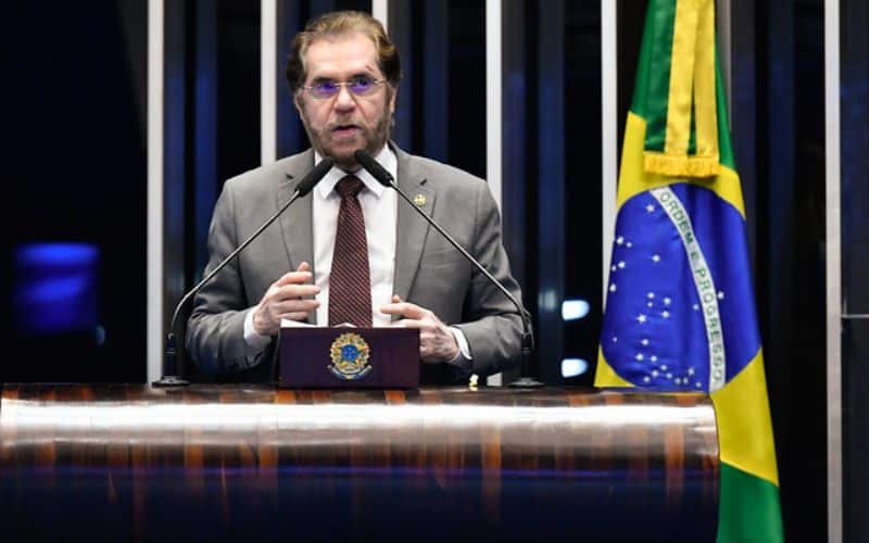 Plínio Valério critica situação de manifestantes presos em Brasília