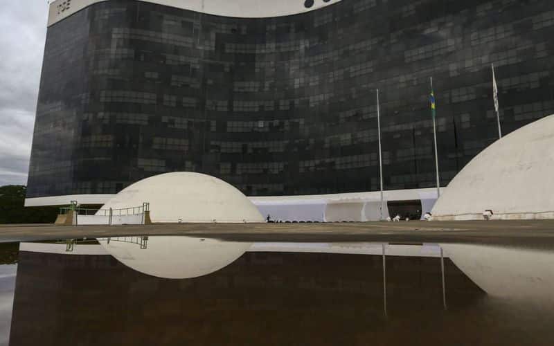 TSE dá três dias para Jair Bolsonaro explicar minuta de decreto
