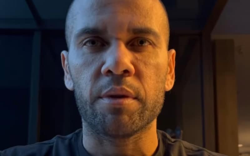 Daniel Alves desmente acusação de assédio sexual: 'Basta! Isso está me fazendo mal'