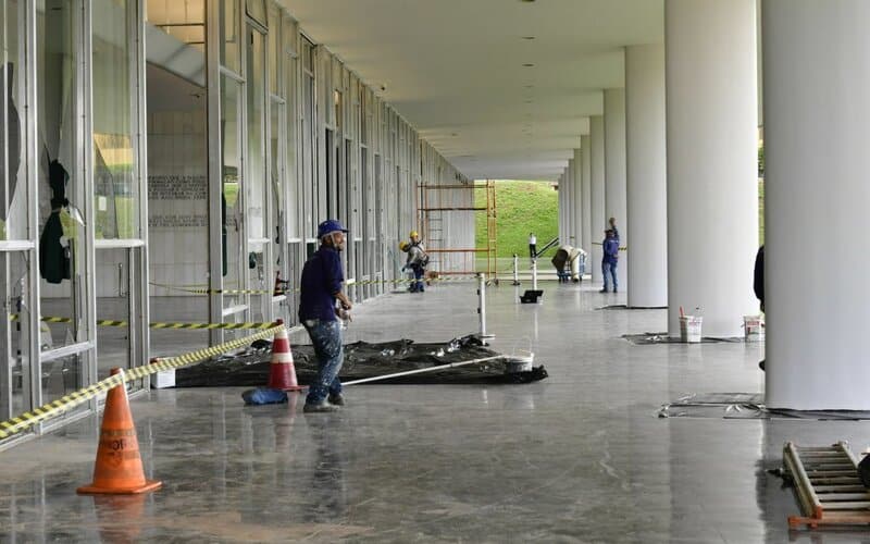 AGU pede bloqueio de bens dos financiadores de ataque às sedes em Brasília