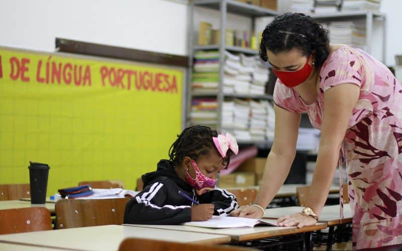 Prefeitura de Coari abre concurso com 334 vagas  para professores