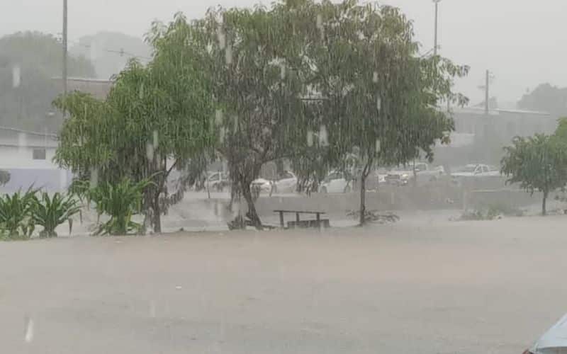 Forte chuva causa alagamentos em vários pontos de Manaus