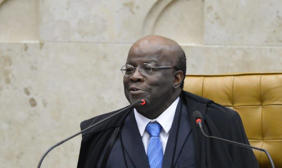 ‘Poupe-nos da sua hipocrisia’, diz Joaquim Barbosa a Mourão