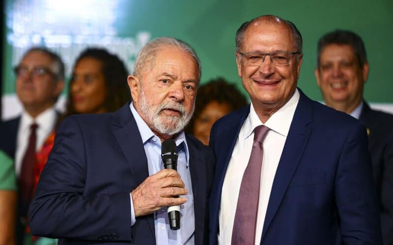 Lula e Alckmin assumem Presidência da República neste domingo