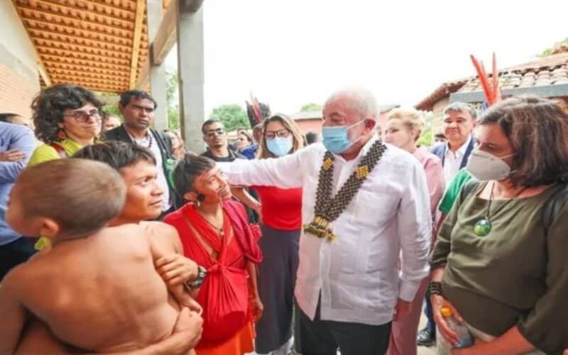 A viagem da comitiva presidencial aconteceu em meio ao resgate de crianças indígenas desnutridas