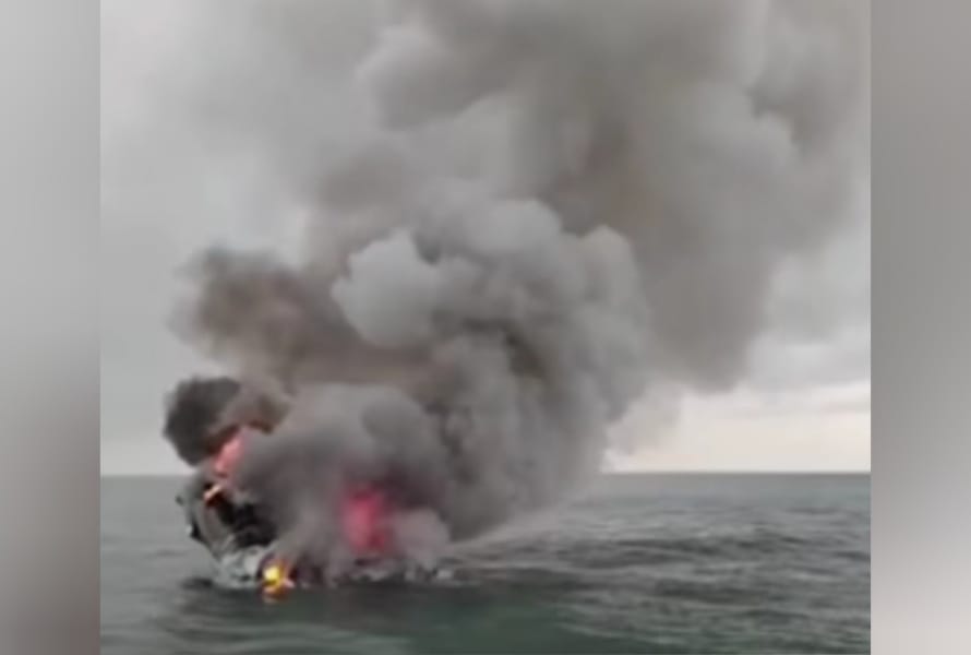 Vídeo: 9 pessoas são resgatadas após incêndio em embarcação