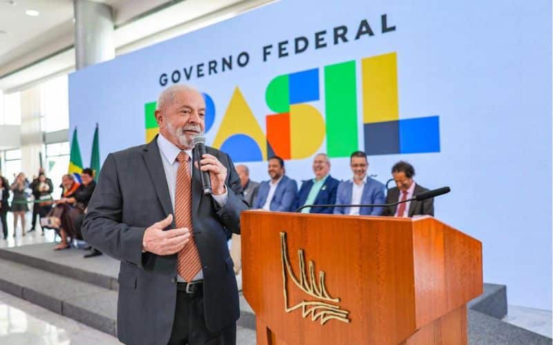 Lula quer isentar Imposto de Renda para quem ganha até R$ 5 mil