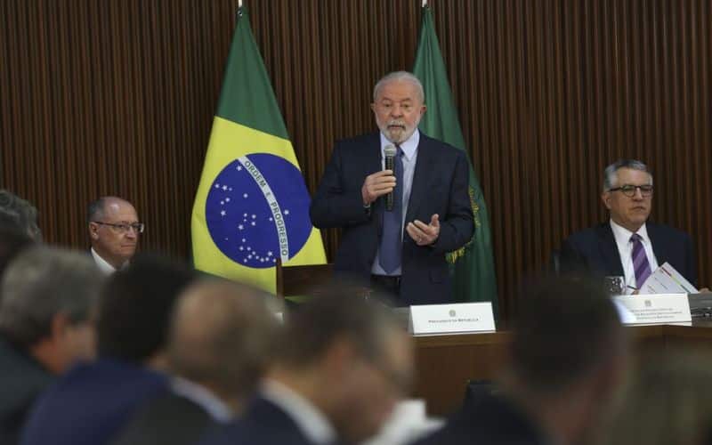 Perdas com ICMS: ‘vamos ter que discutir’, diz Lula a governadores