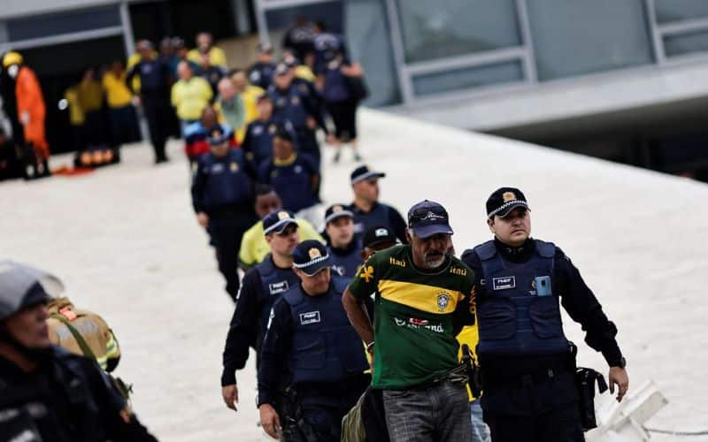 Presos envolvidos na invasão em Brasília estão sendo monitorados