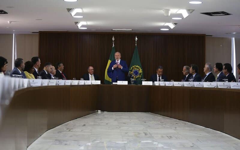 ‘Quem fizer algo errado será convidado a deixar o governo’, diz Lula em reunião ministerial
