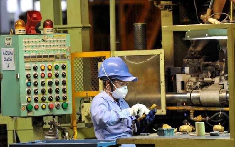 Produção e emprego no setor industrial apresentam queda em 2022