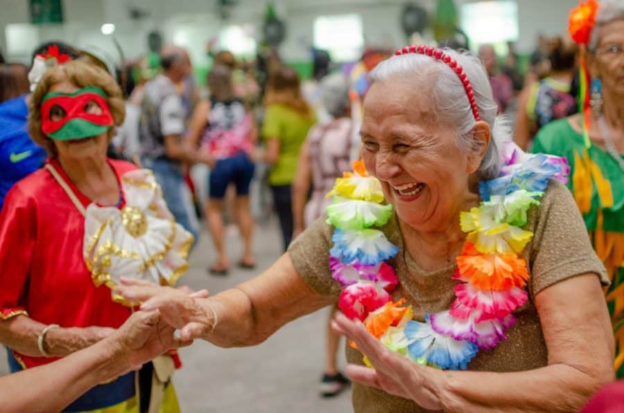 Alegria marca 1º grito de Carnaval de pessoas idosas em Manaus