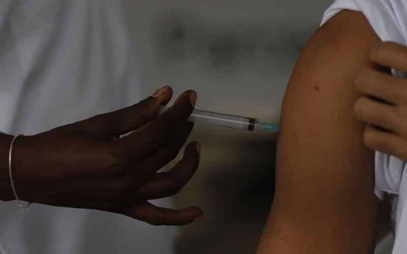Campanha de vacinação bivalente contra Covid-19 deve iniciar em fevereiro