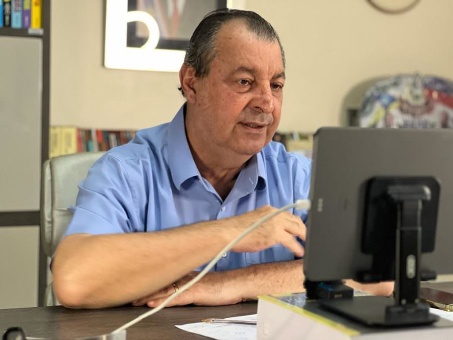 Omar cobra investigação sobre ‘minuta do golpe’ e manda indireta para Menezes