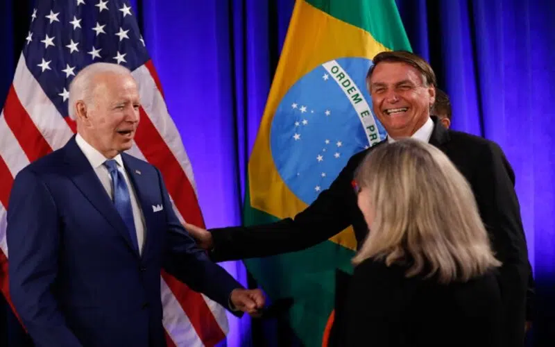 Parlamentares democratas pedem a Biden que revogue visto de Bolsonaro