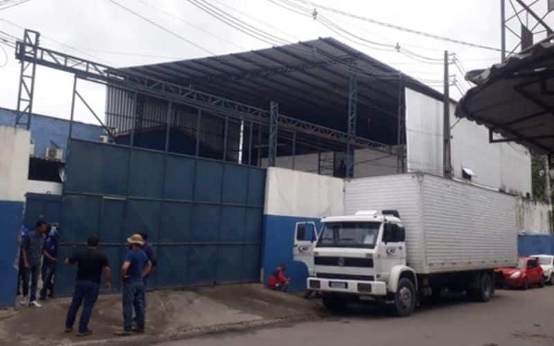 Comércio de frios é autuado por furto de energia em Manaus