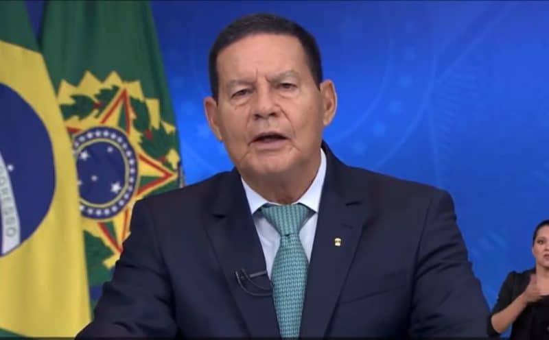 Em pronunciamento, Mourão manda indireta para Bolsonaro: 'o silêncio criou o clima de caos'