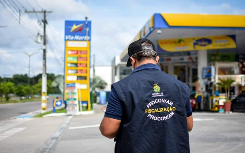 Postos de combustíveis são fiscalizados em Manaus após festas de fim de ano