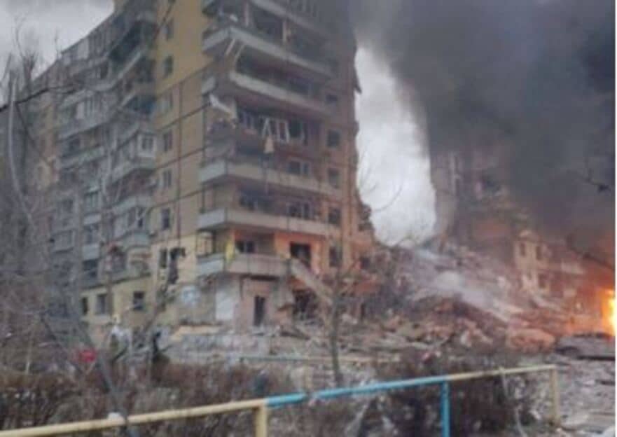 Pelo menos 25 civis morrem após bombardeio russo na Ucrânia