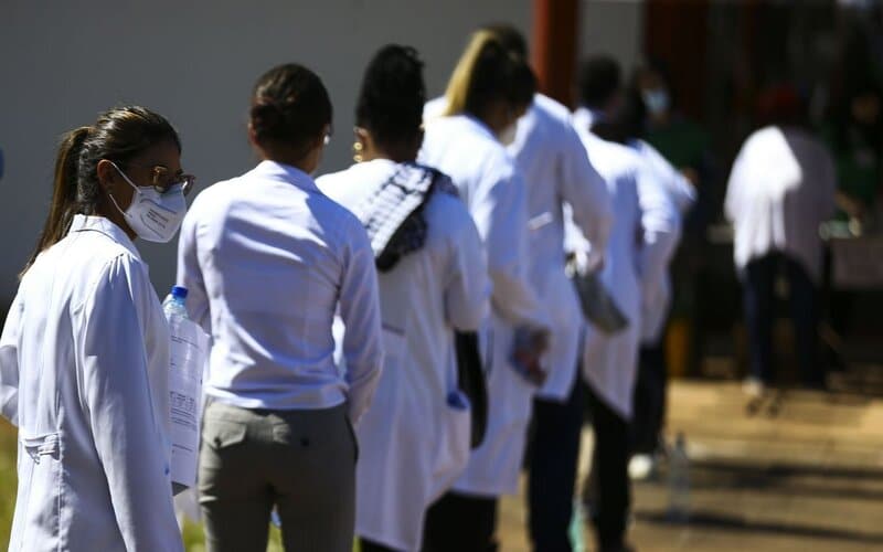 A taxa de inscrição, no valor de R$ 410, deve ser paga até o dia 26 por meio de Guia de Recolhimento da União