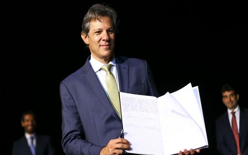 O ministro da Fazenda, Fernando Haddad, assume o cargo em cerimônia no Centro Cultural Banco do Brasil (CCBB)