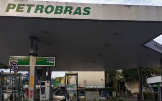 Preço do diesel cai R$ 0,18 nas distribuidoras nesta quinta-feira