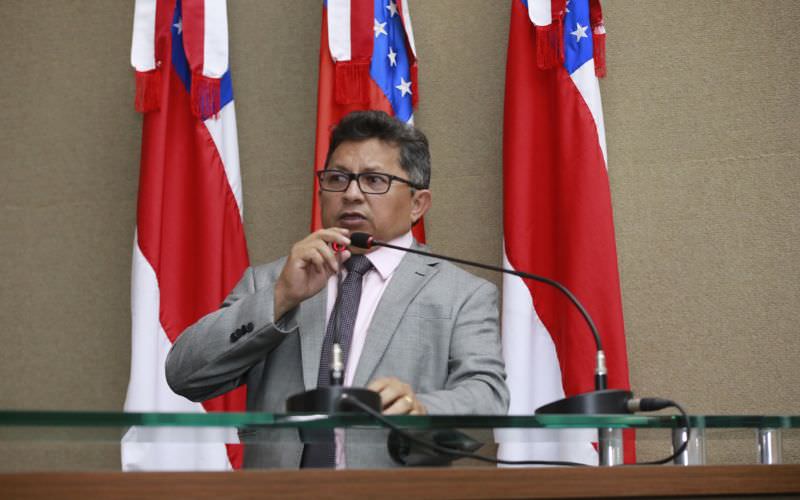 Sinésio diz que vai recorrer da decisão do STF contra instalação de medidores aéreos